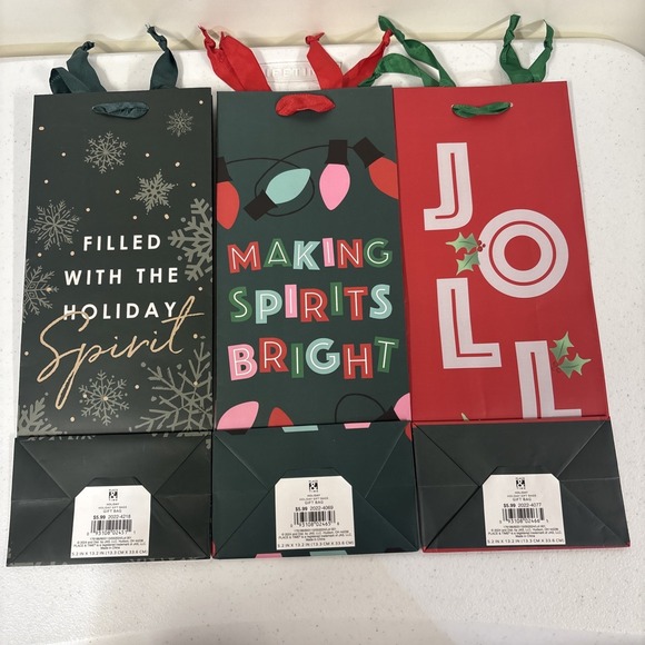 3 Pcs Wine Bottle Gift Bags  Place & Time Holiday 5.2 x 13.2 Christmas - Picture 8 of 8